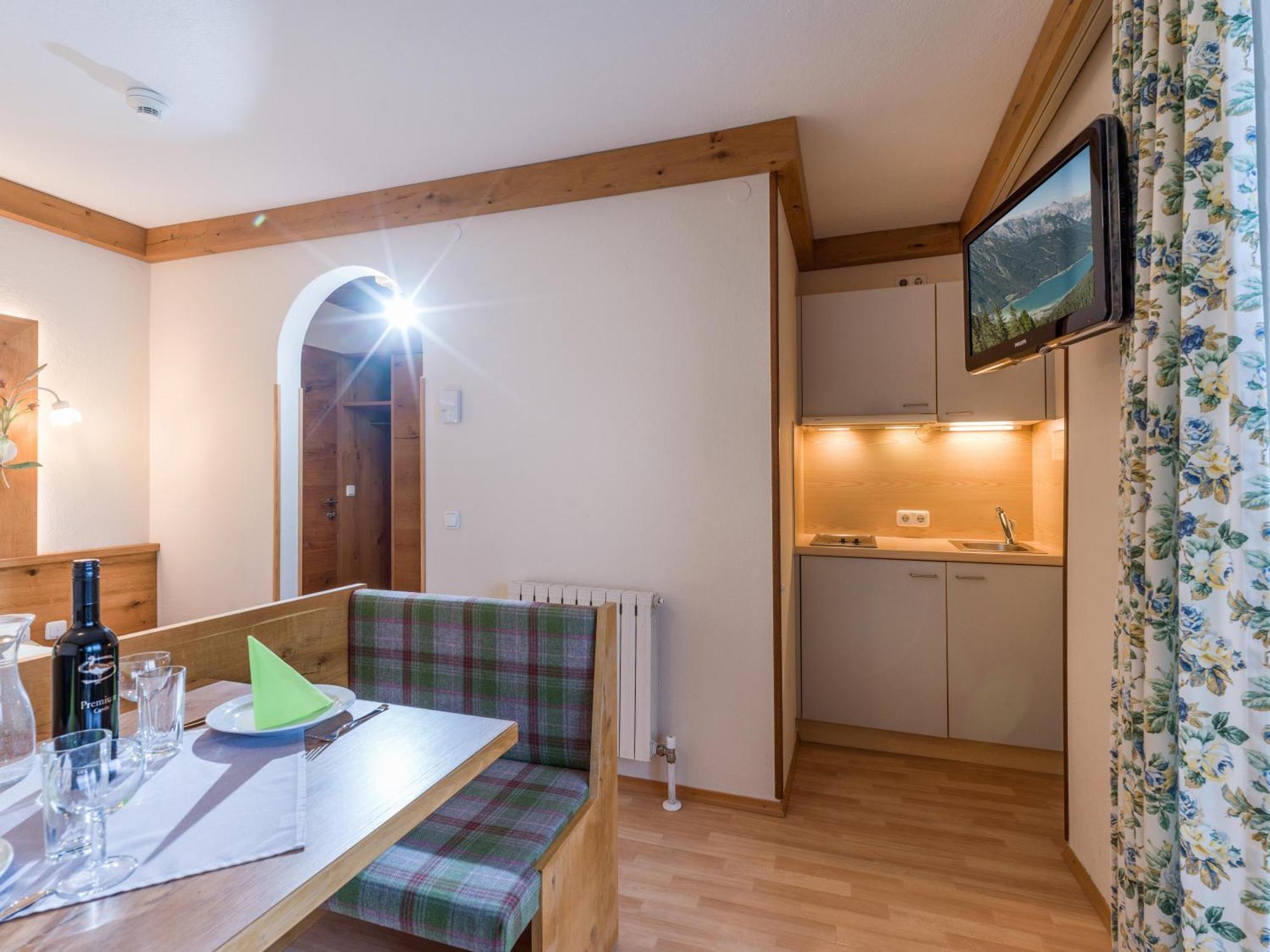 Rofan Apartment