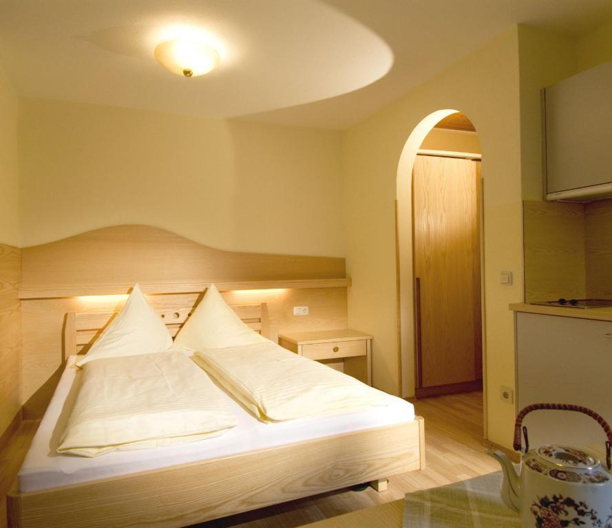 Rofan Apartment